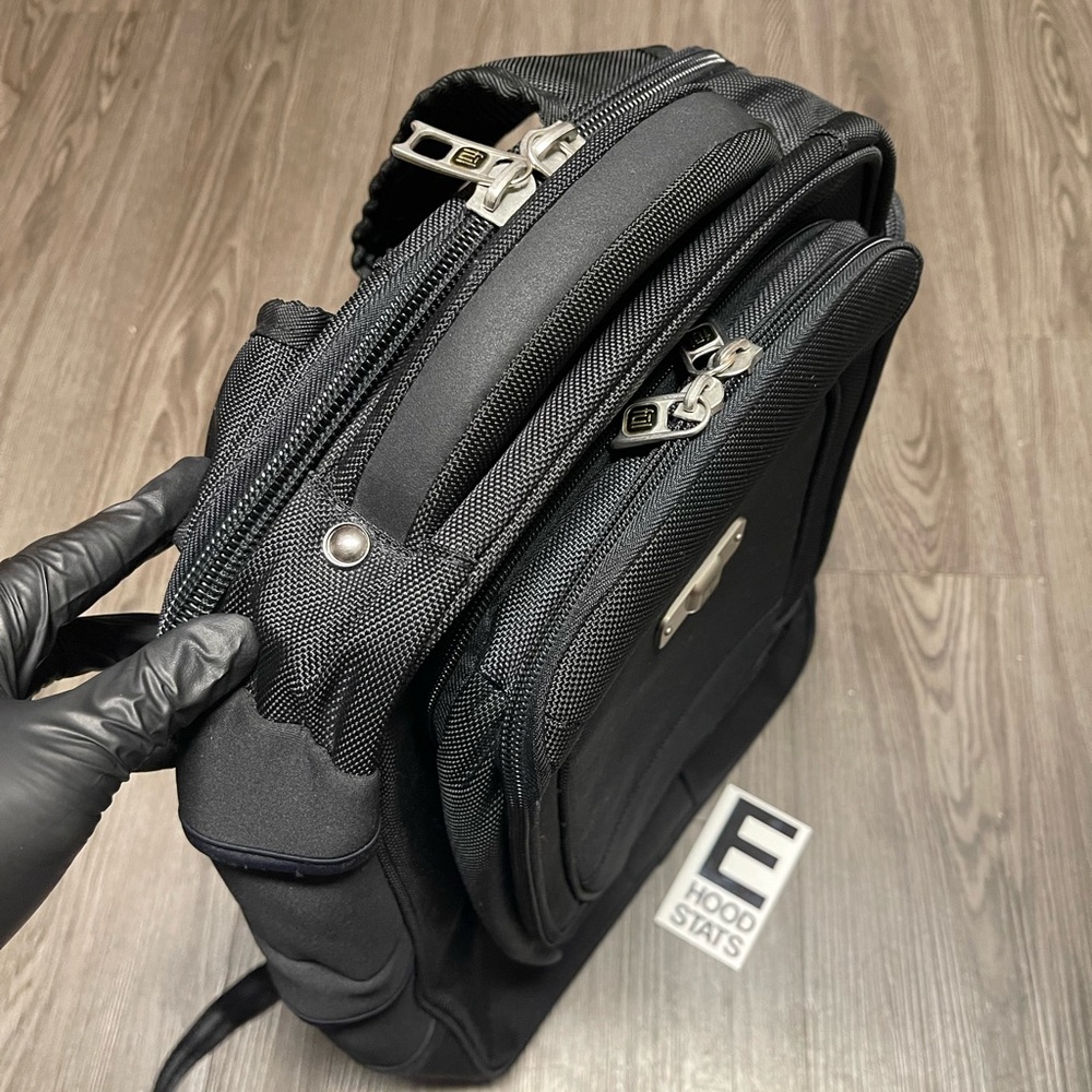Ful 2 In 1 Black IPad & Labtop Backpack - Picture 6 of 13